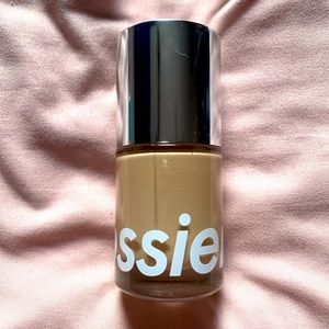 Glossier Stretch Foundation Shade Light 2